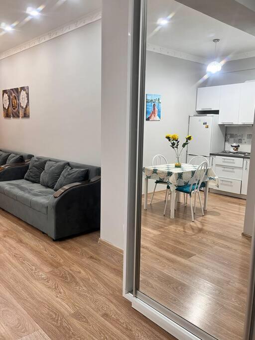 Apartamento 2-Х Комнатная В Золотом Квадрате Almatý Exterior foto