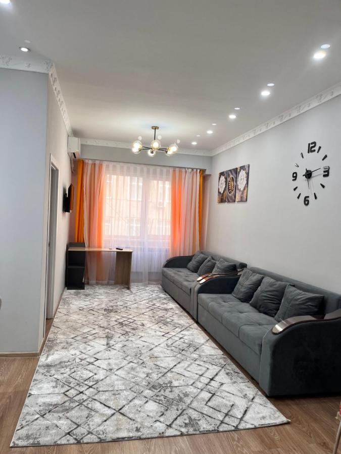 Apartamento 2-Х Комнатная В Золотом Квадрате Almatý Exterior foto