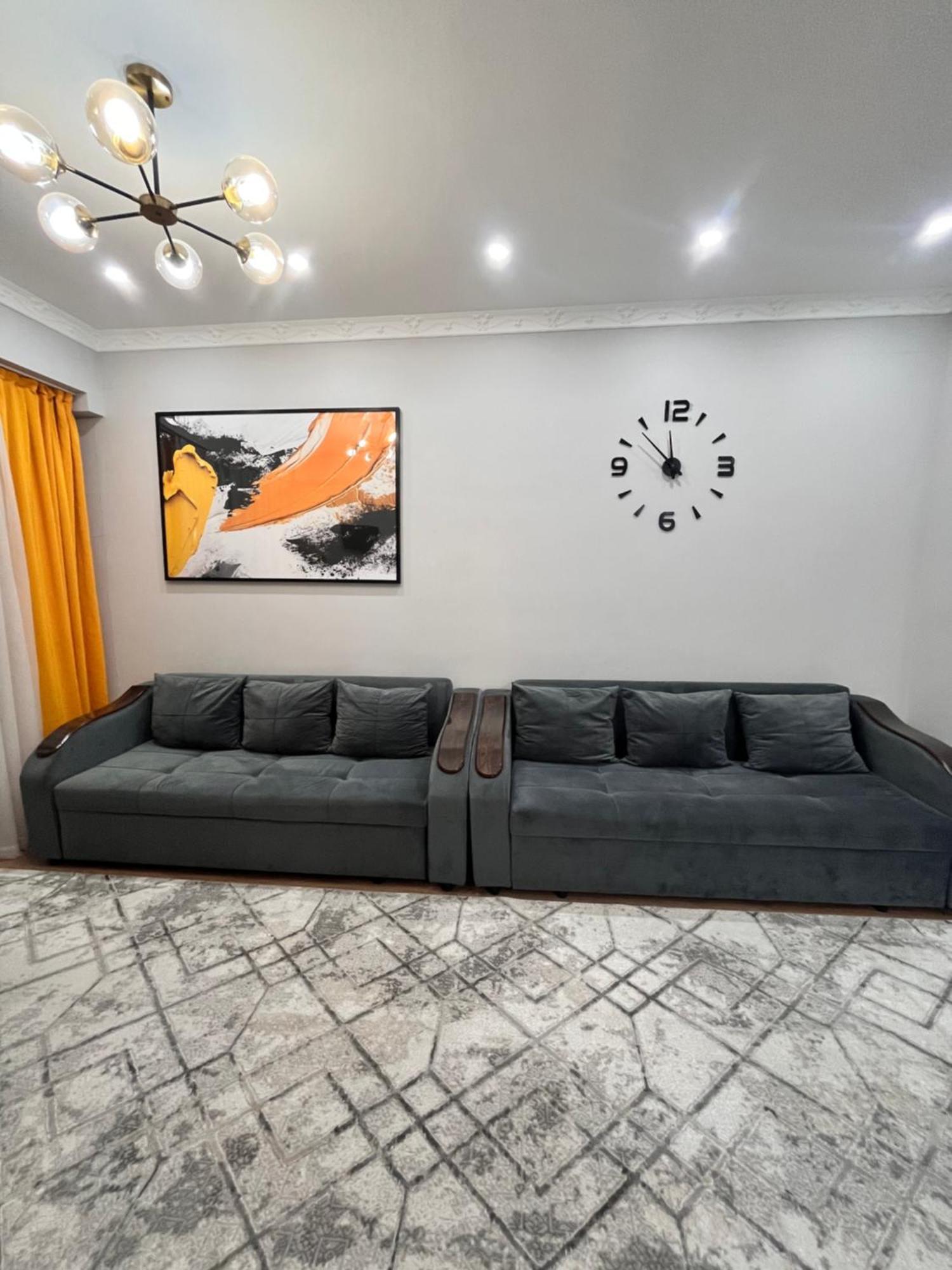 Apartamento 2-Х Комнатная В Золотом Квадрате Almatý Exterior foto