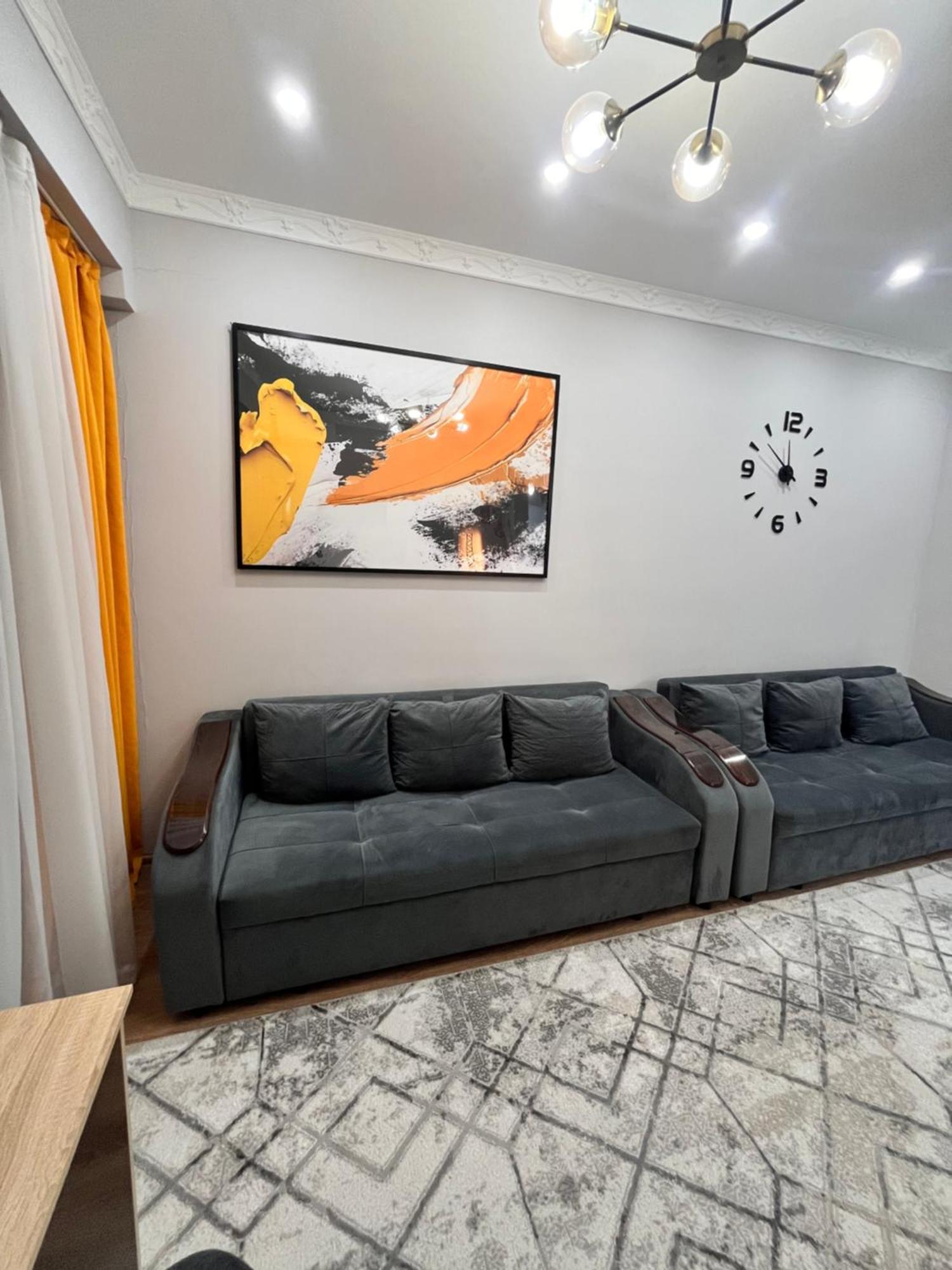 Apartamento 2-Х Комнатная В Золотом Квадрате Almatý Exterior foto